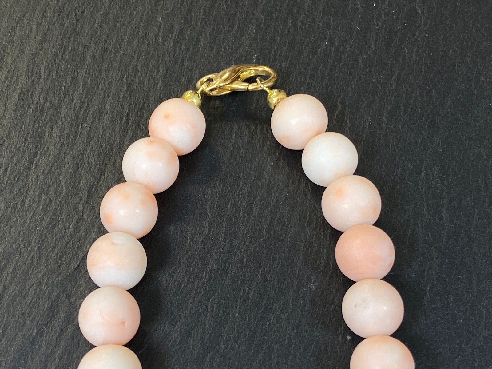 Vintage Collier Engelshaut Koralle mit Diamanten 14K Gelbgold Korallenkette