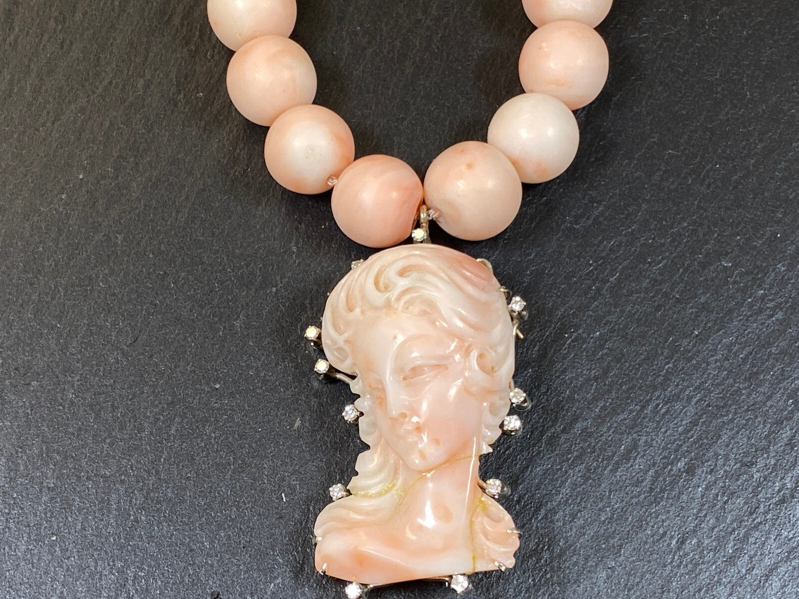 Vintage Collier Engelshaut Koralle mit Diamanten 14K Gelbgold Korallenkette