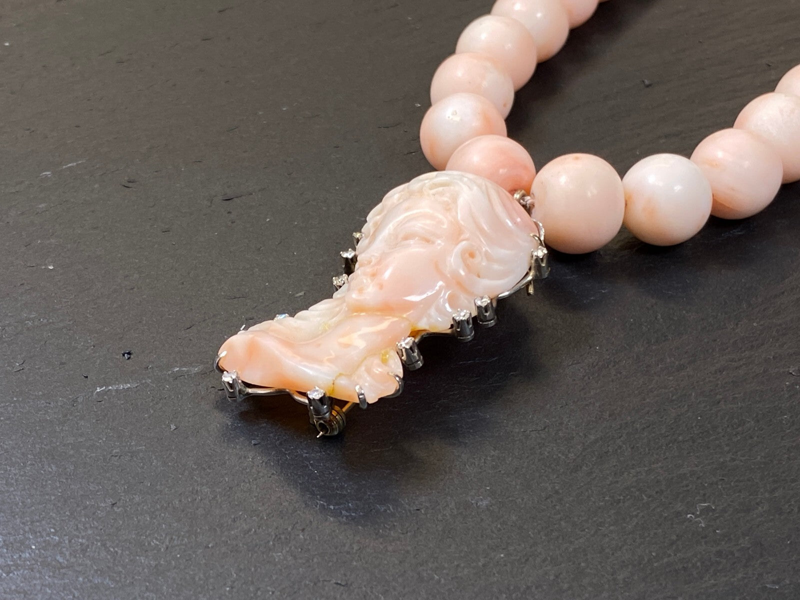 Vintage Collier Engelshaut Koralle mit Diamanten 14K Gelbgold Korallenkette