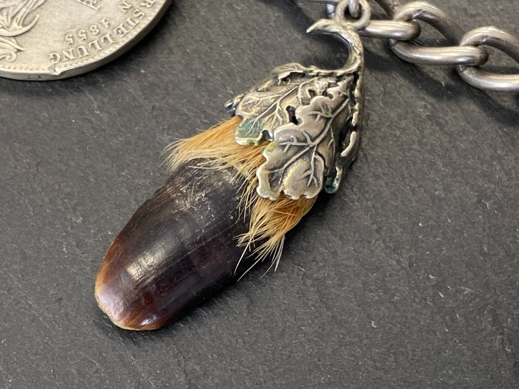 Grosser Charivari Rockstecker Hosenstecker aus Silber
