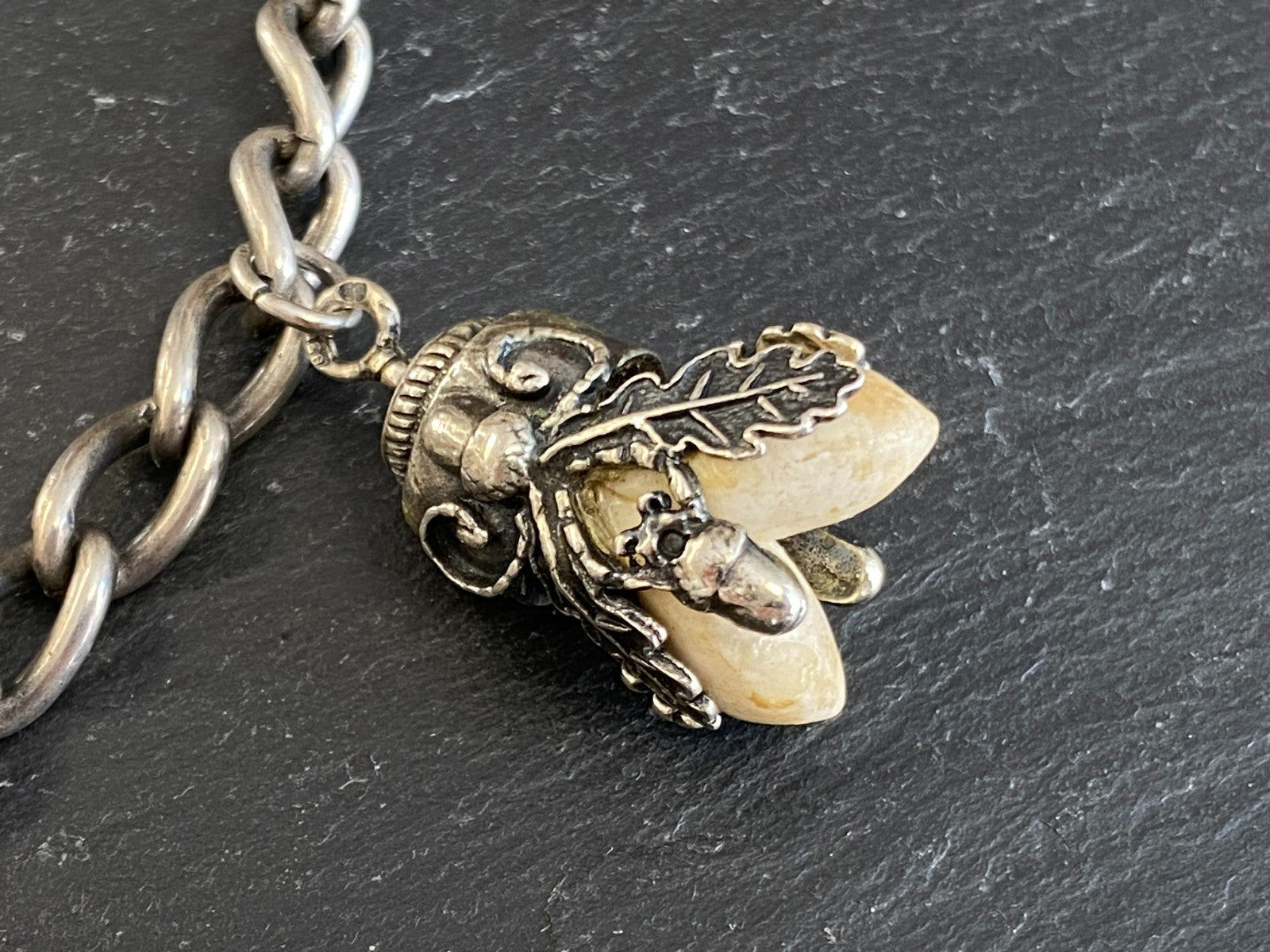 Grosser Charivari Rockstecker Hosenstecker aus Silber