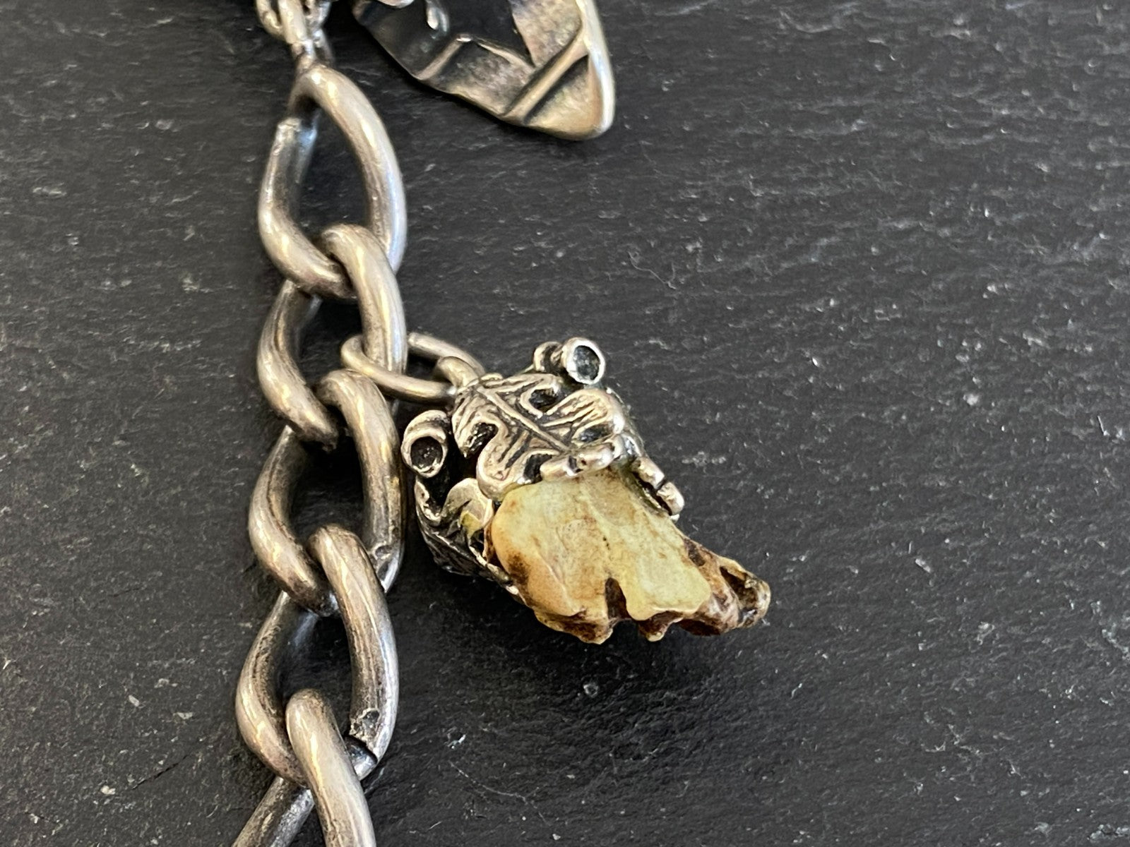 Grosser Charivari Rockstecker Hosenstecker aus Silber