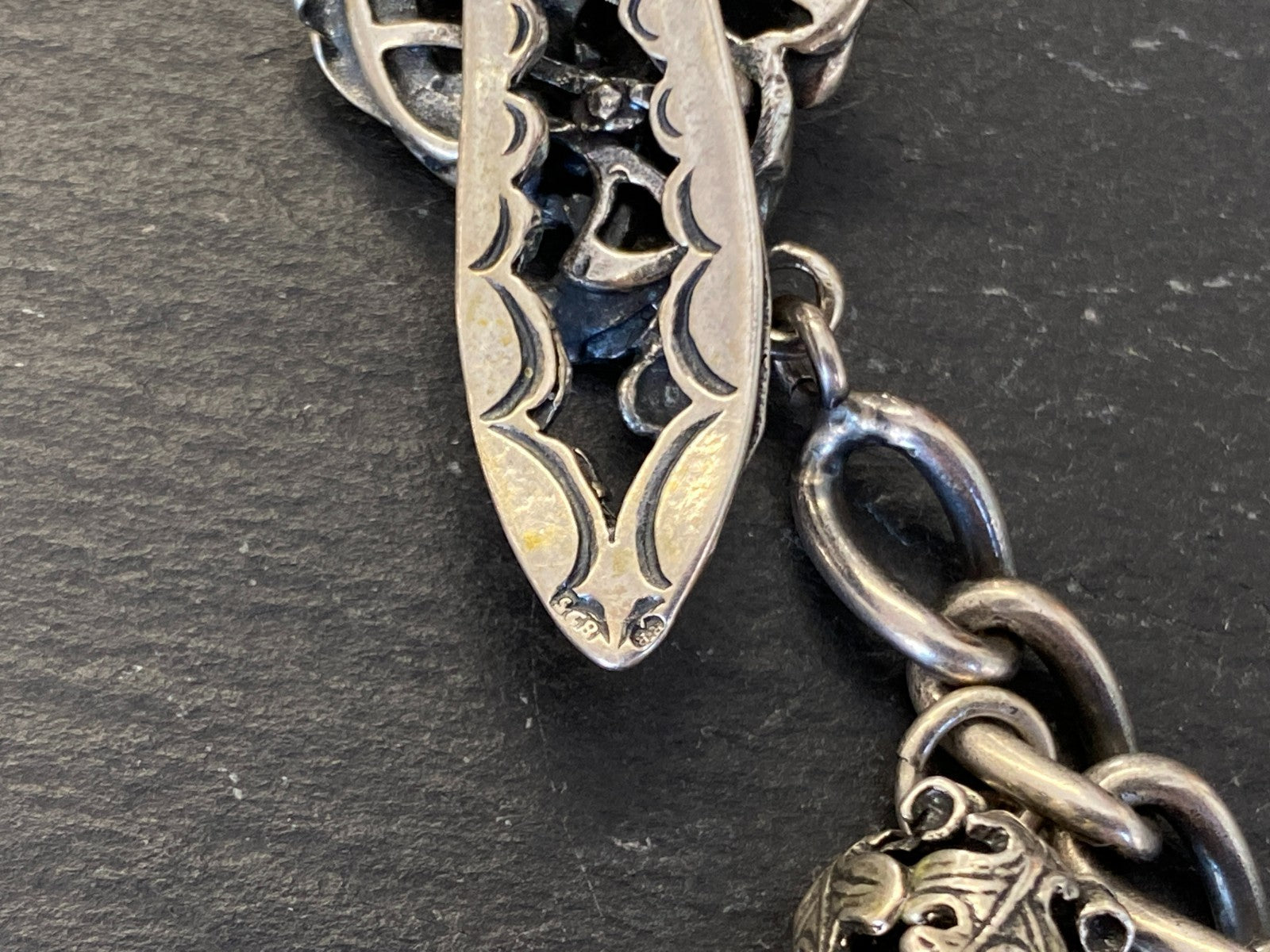 Grosser Charivari Rockstecker Hosenstecker aus Silber