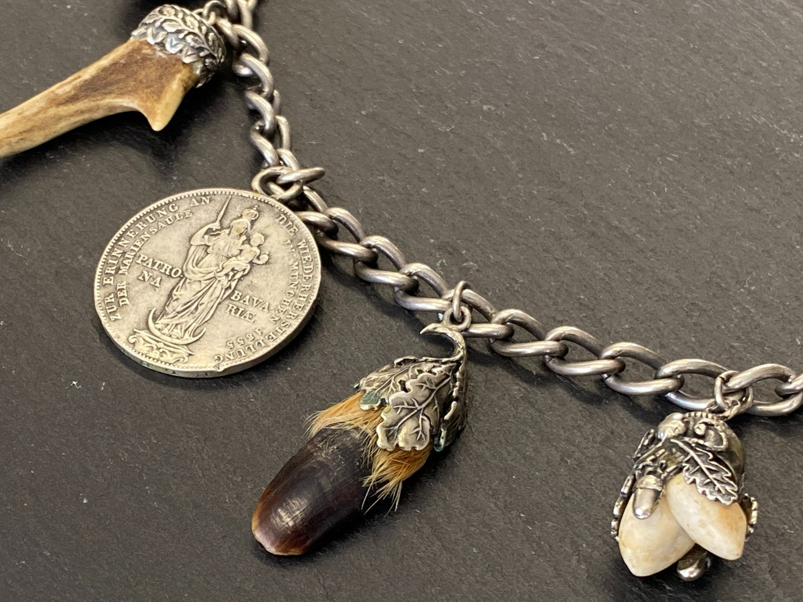 Grosser Charivari Rockstecker Hosenstecker aus Silber