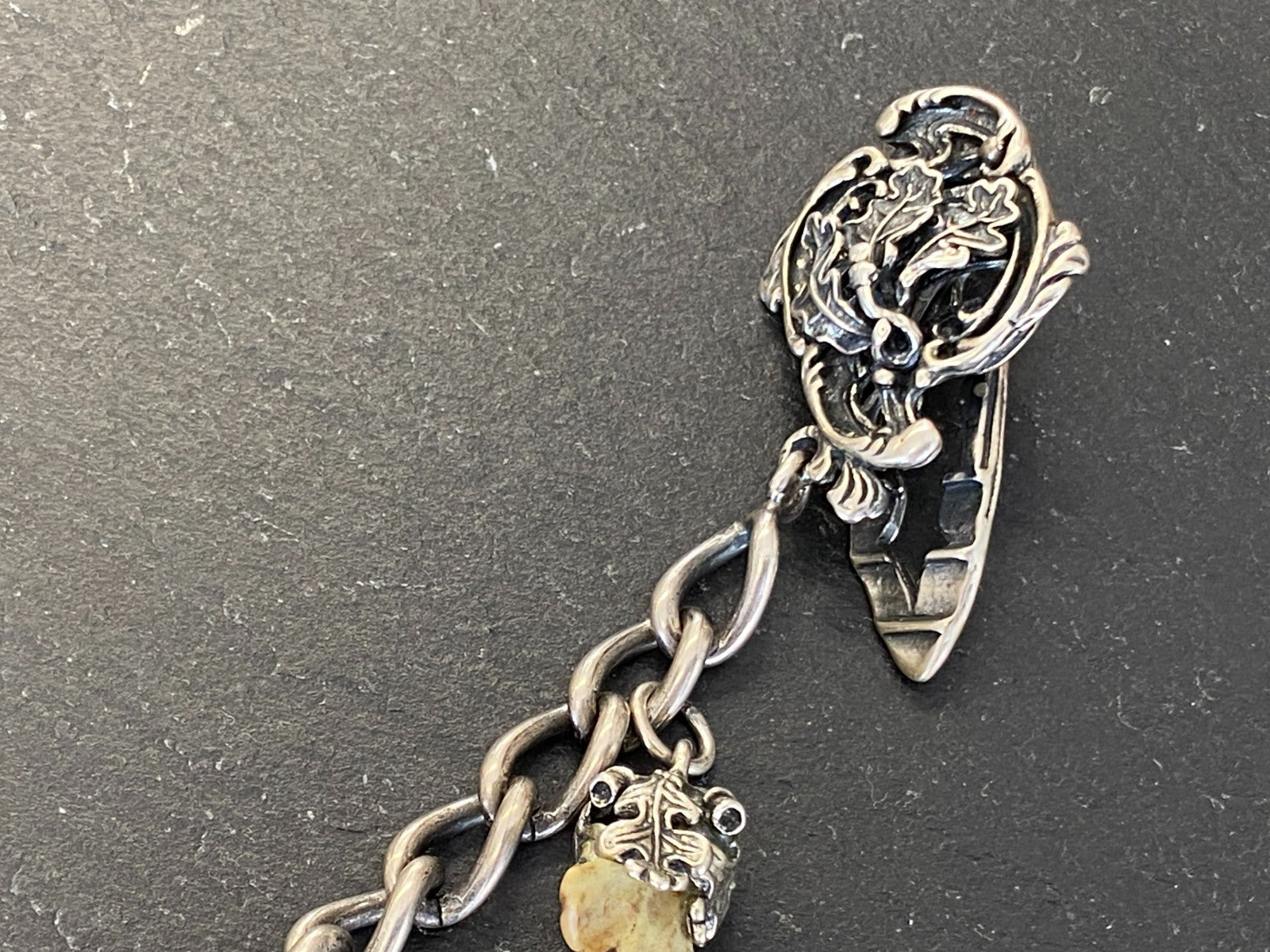 Grosser Charivari Rockstecker Hosenstecker aus Silber