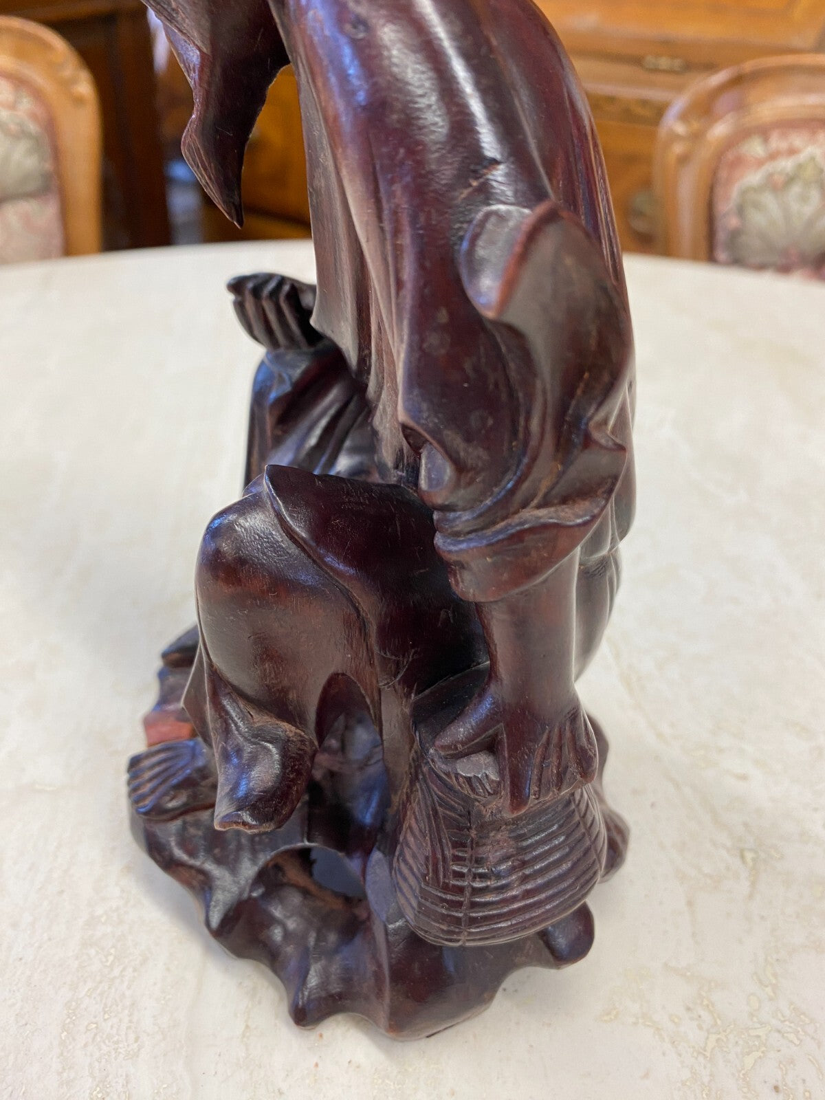 China Skulptur aus Holz sitzender Gelehrter 22cm hoch