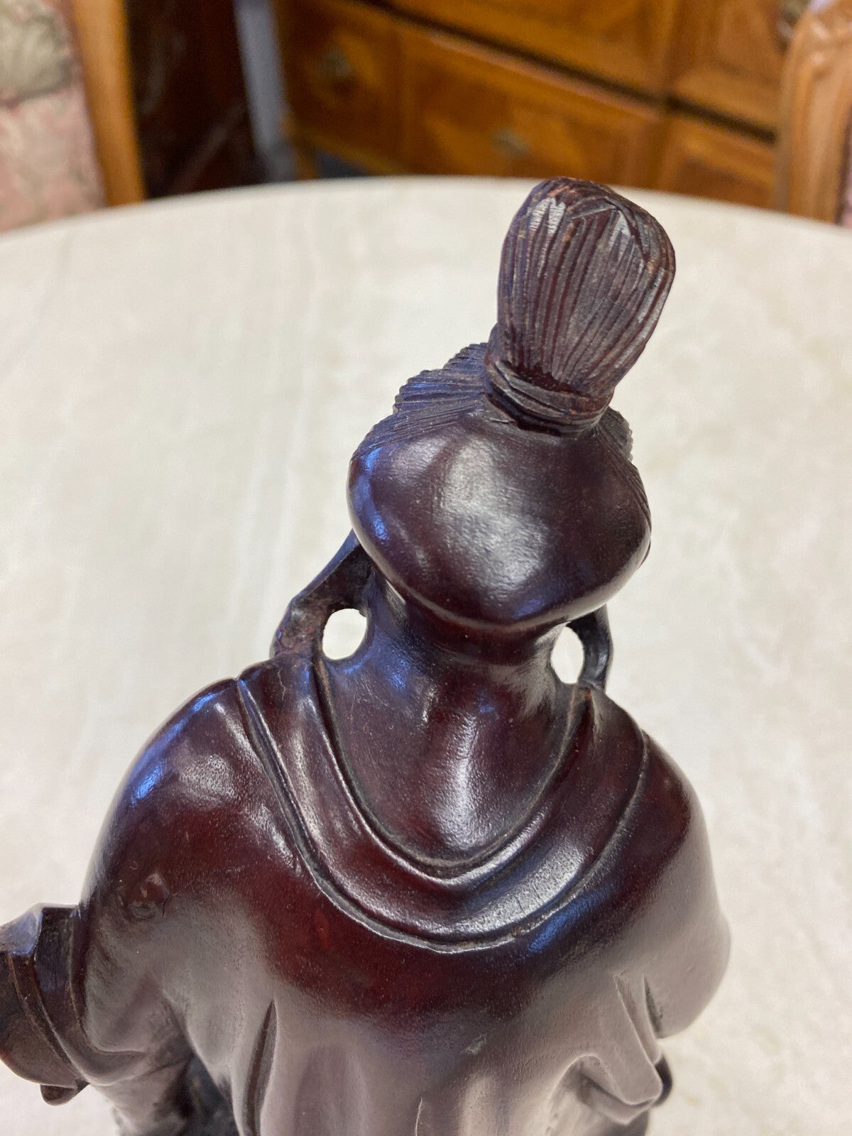 China Skulptur aus Holz sitzender Gelehrter 22cm hoch
