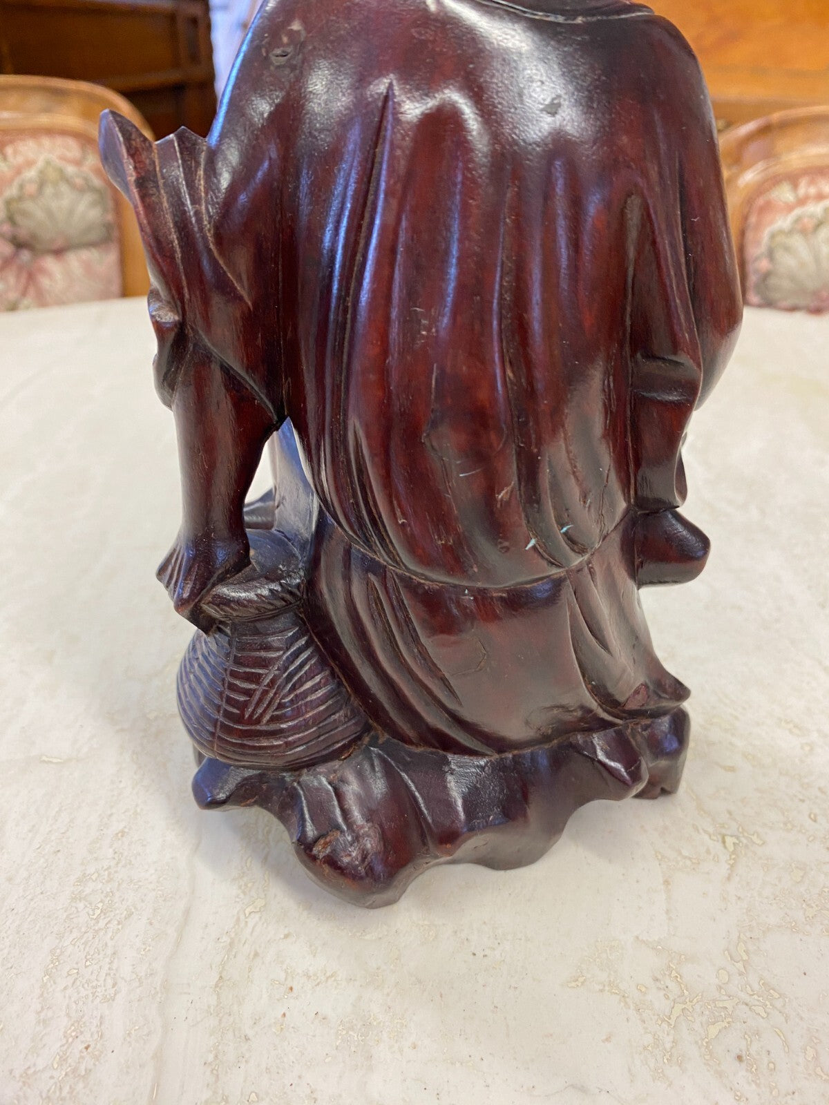China Skulptur aus Holz sitzender Gelehrter 22cm hoch