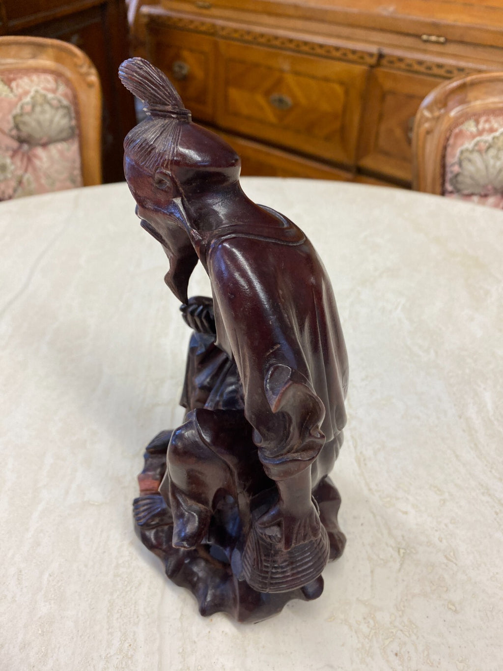 China Skulptur aus Holz sitzender Gelehrter 22cm hoch