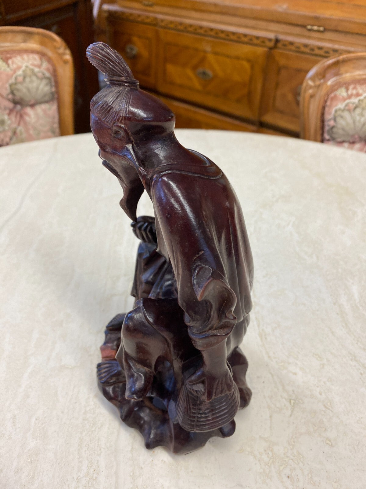 China Skulptur aus Holz sitzender Gelehrter 22cm hoch
