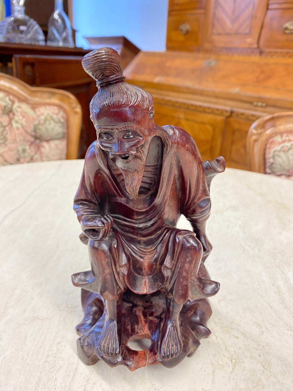 CHINA SKULPTUR AUS HOLZ SITZENDER GELEHRTER 22cm HOCH