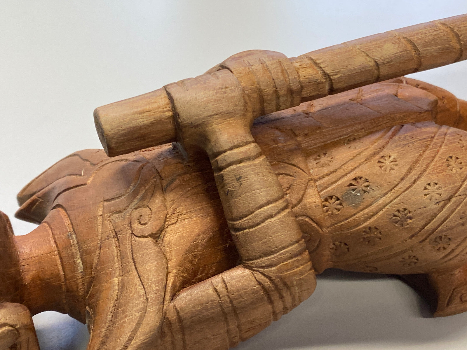 Thailand Skulptur aus Holz stehender Krieger 42cm hoch