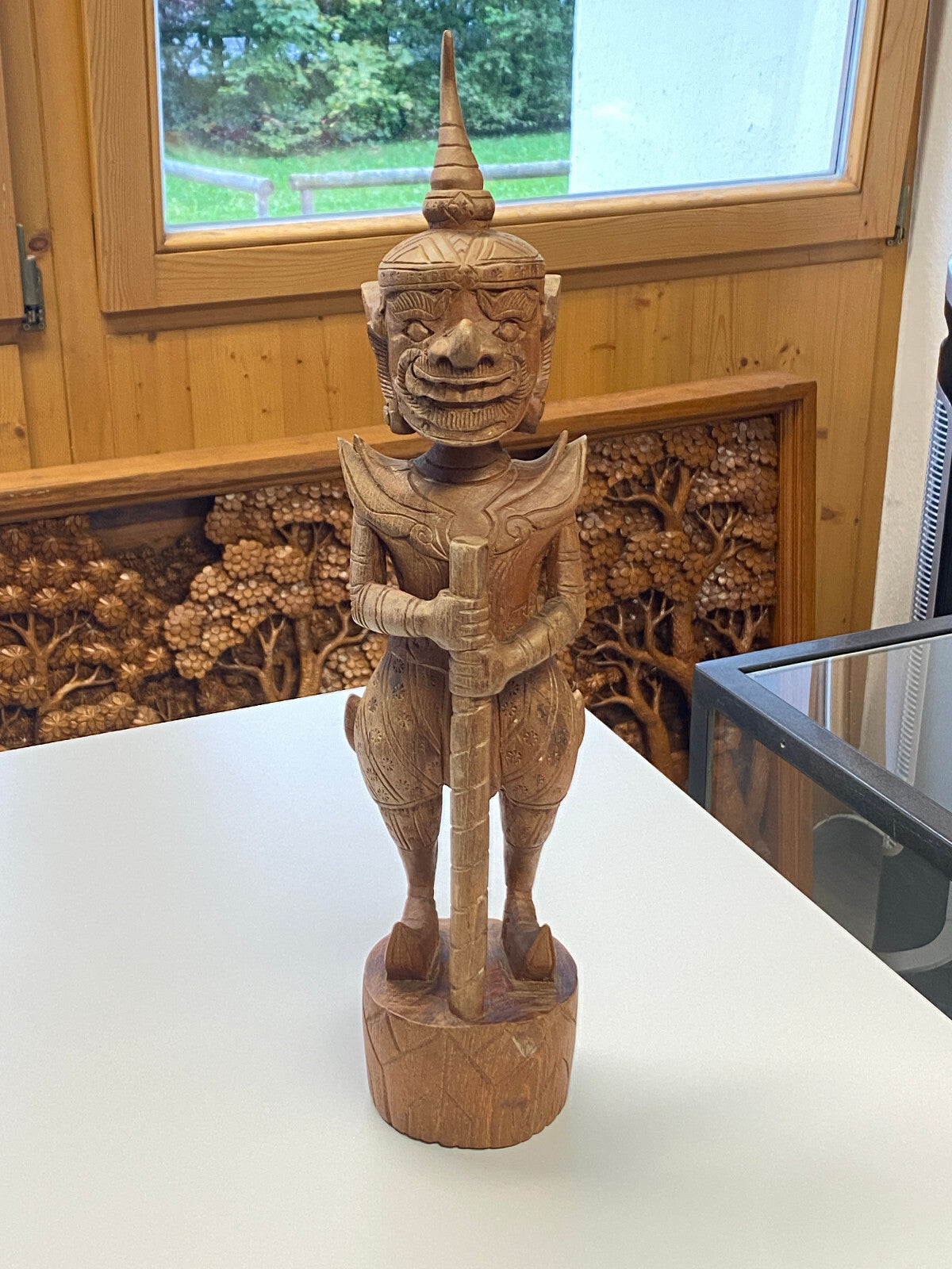 Thailand Skulptur aus Holz stehender Krieger 42cm hoch