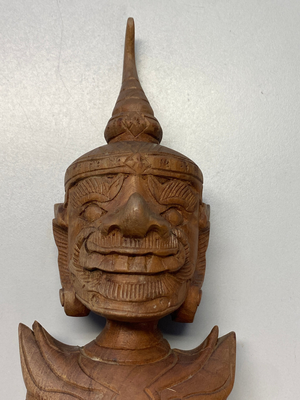 Thailand Skulptur aus Holz stehender Krieger 42cm hoch