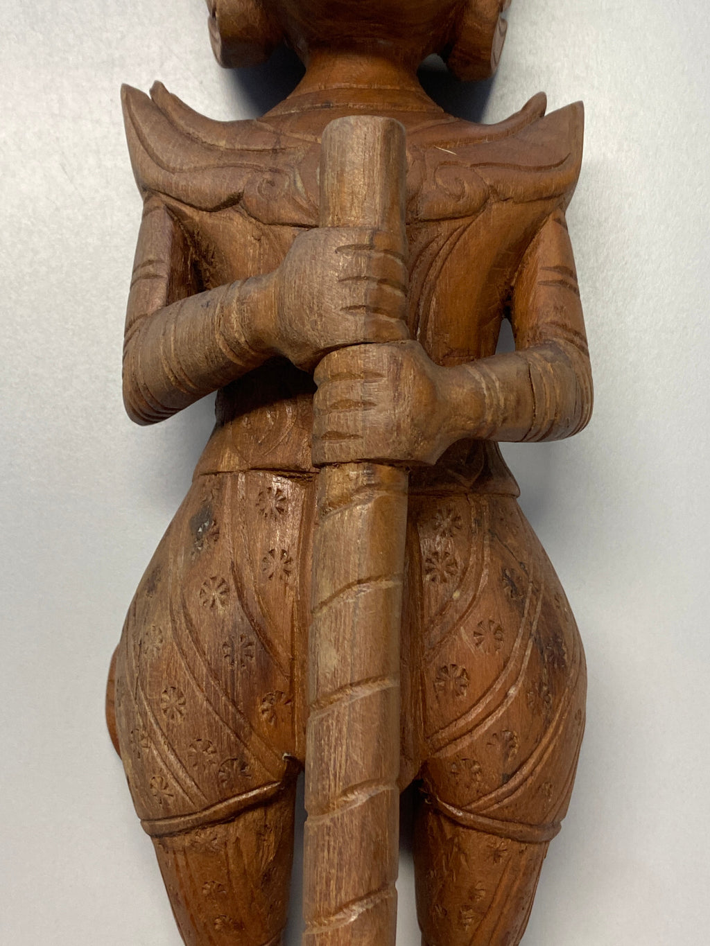 Thailand Skulptur aus Holz stehender Krieger 42cm hoch