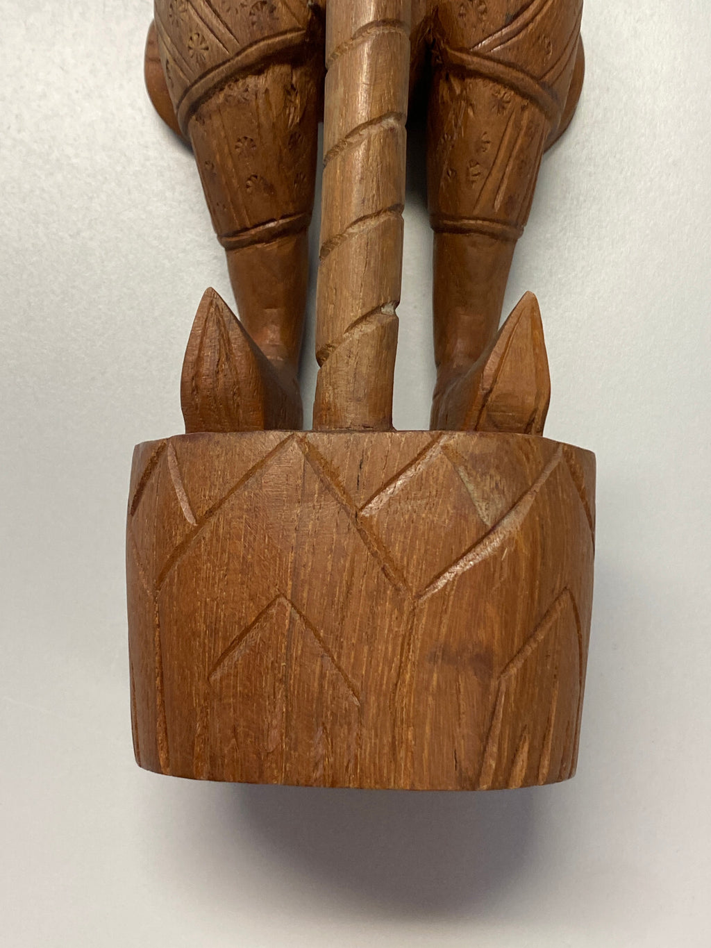 Thailand Skulptur aus Holz stehender Krieger 42cm hoch