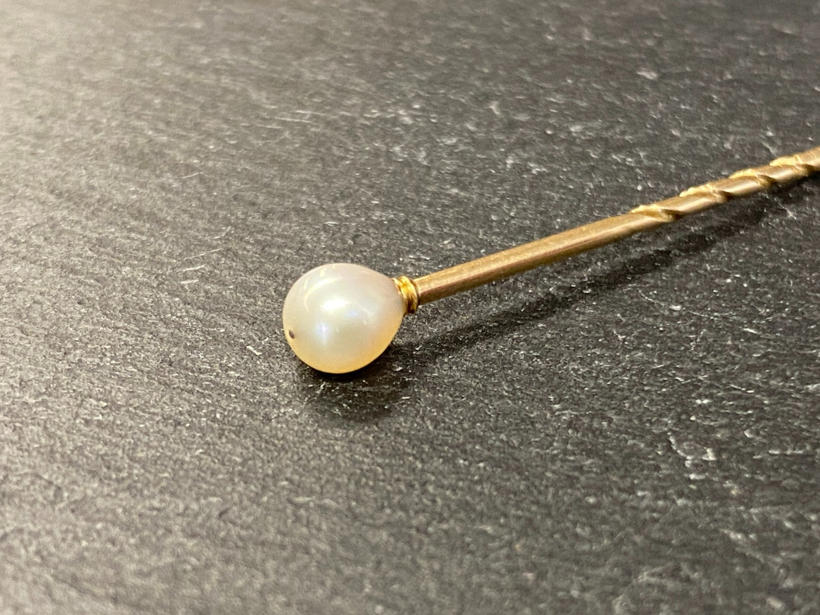 Antike Krawattennadel gelb Gold mit Perle
