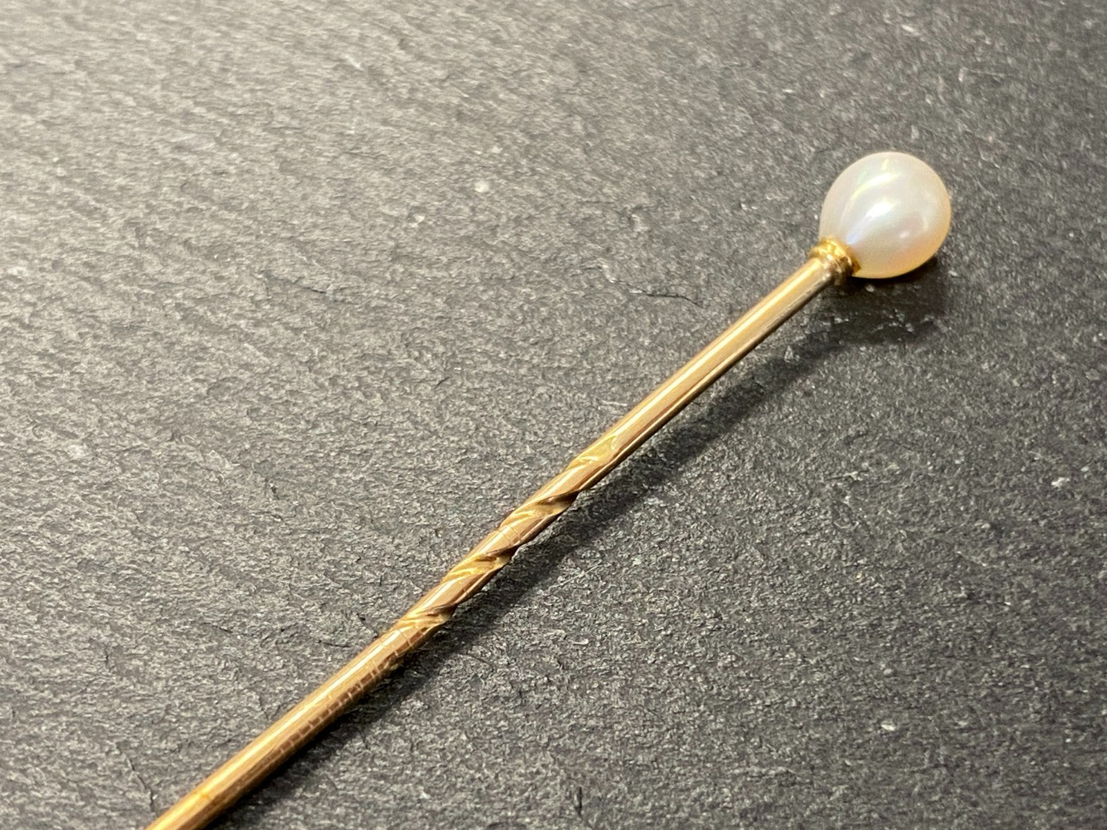 Antike Krawattennadel gelb Gold mit Perle