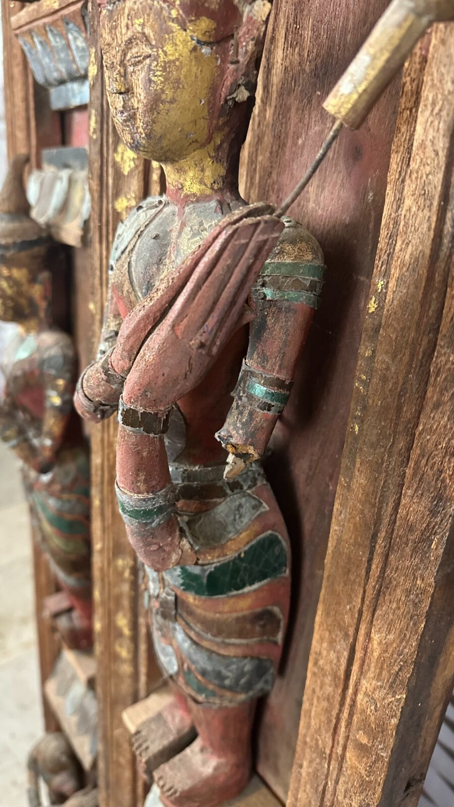 Paar antike Wand Elemente Tür Rahmen Thailand um 1900 Figuren Skulpturen 252cm