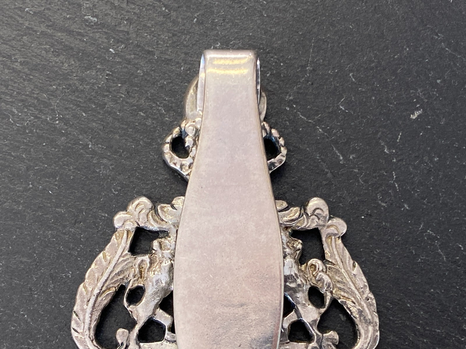 Charivari Rockstecker Hosenstecker aus Silber Drei Anhänger