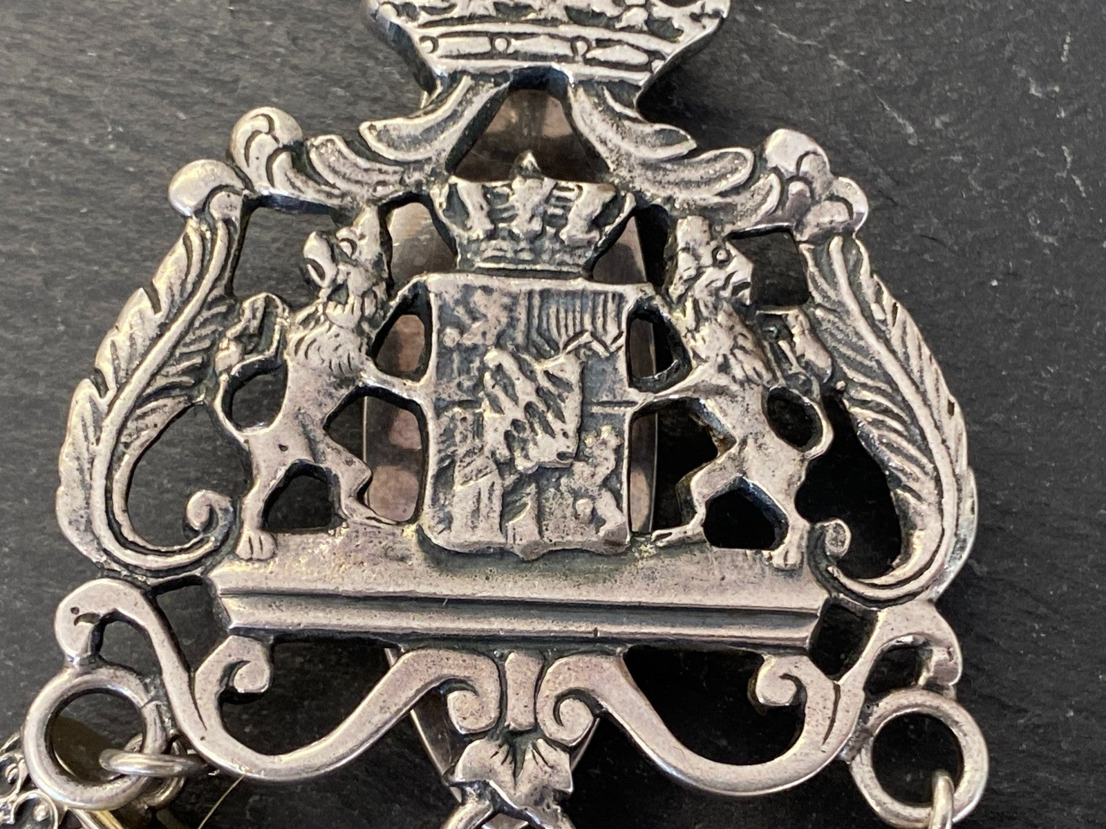 Charivari Rockstecker Hosenstecker aus Silber Drei Anhänger