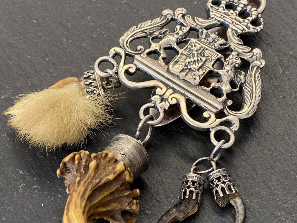 CHARIVARI ROCKSTECKER HOSENSTECKER AUS SILBER DREI ANHÄNGER