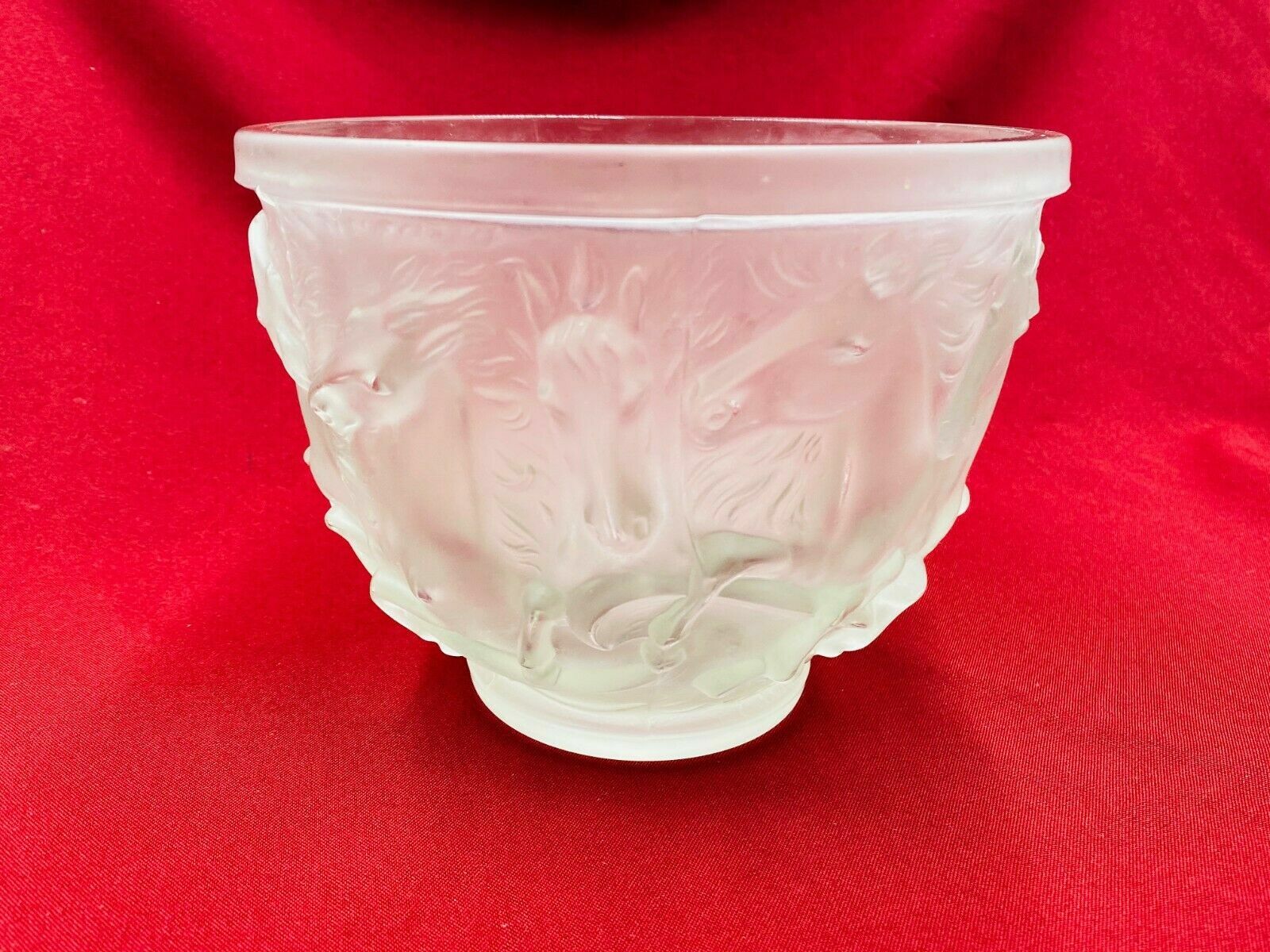 Art Deco Vase aus Glas Pferde Relief antik um 1920 Stark Reliefiert ohne Chips