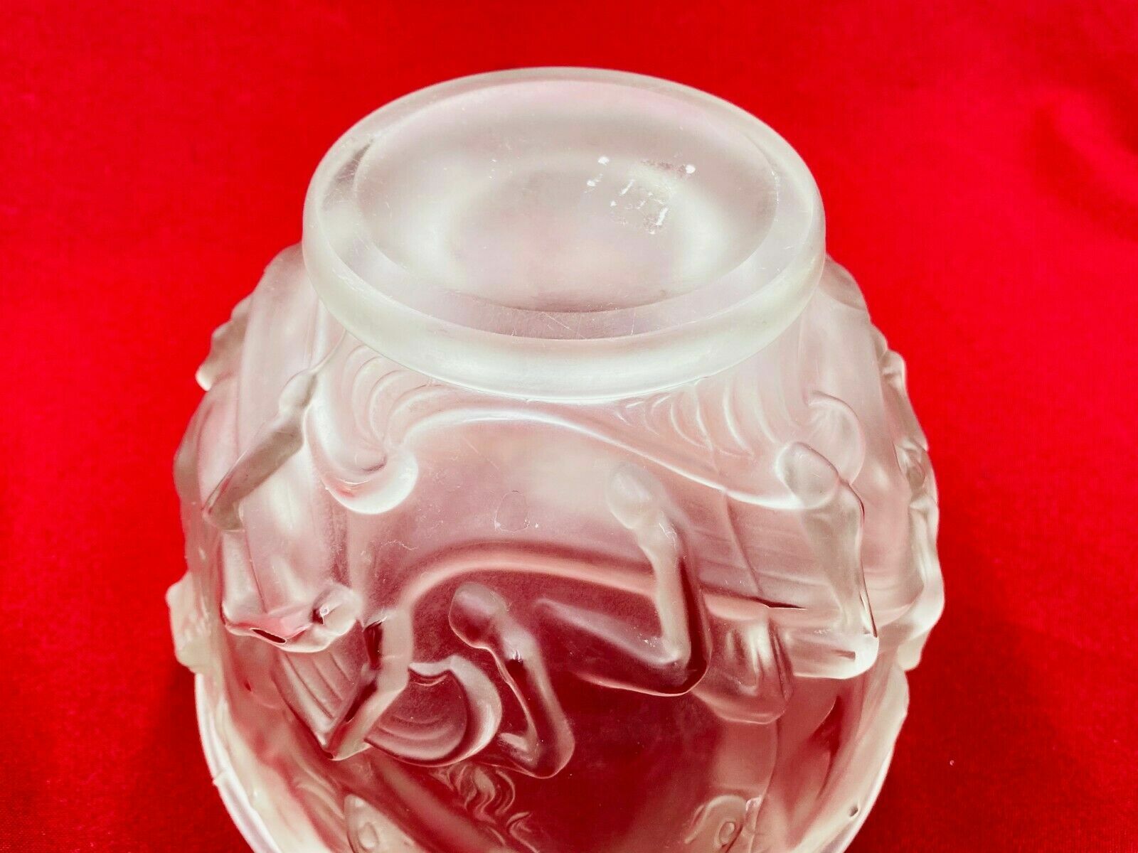 Art Deco Vase aus Glas Pferde Relief antik um 1920 Stark Reliefiert ohne Chips