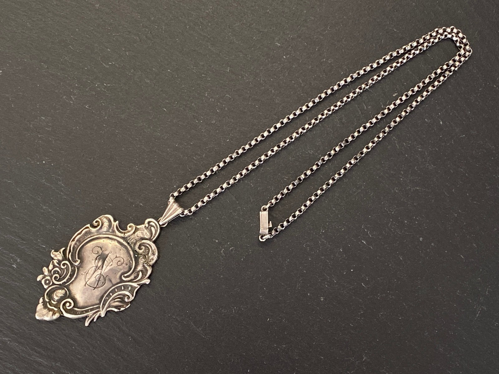 Alte Erbsenkette Kette Halskette Silber 950 mit Monogramm Anhänger