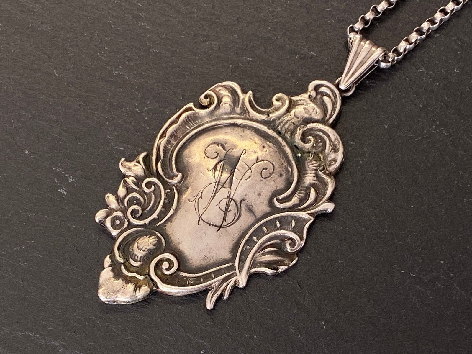 Alte Erbsenkette Kette Halskette Silber 950 mit Monogramm Anhänger