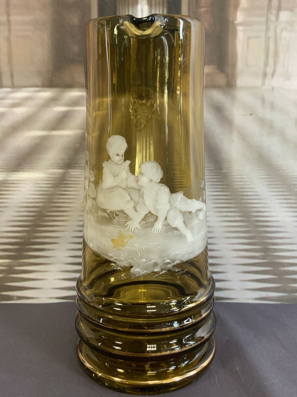 Kanne Romantische Szenerie gross antik Kanne aus Glas mit Dekor Kinder auf Wiese
