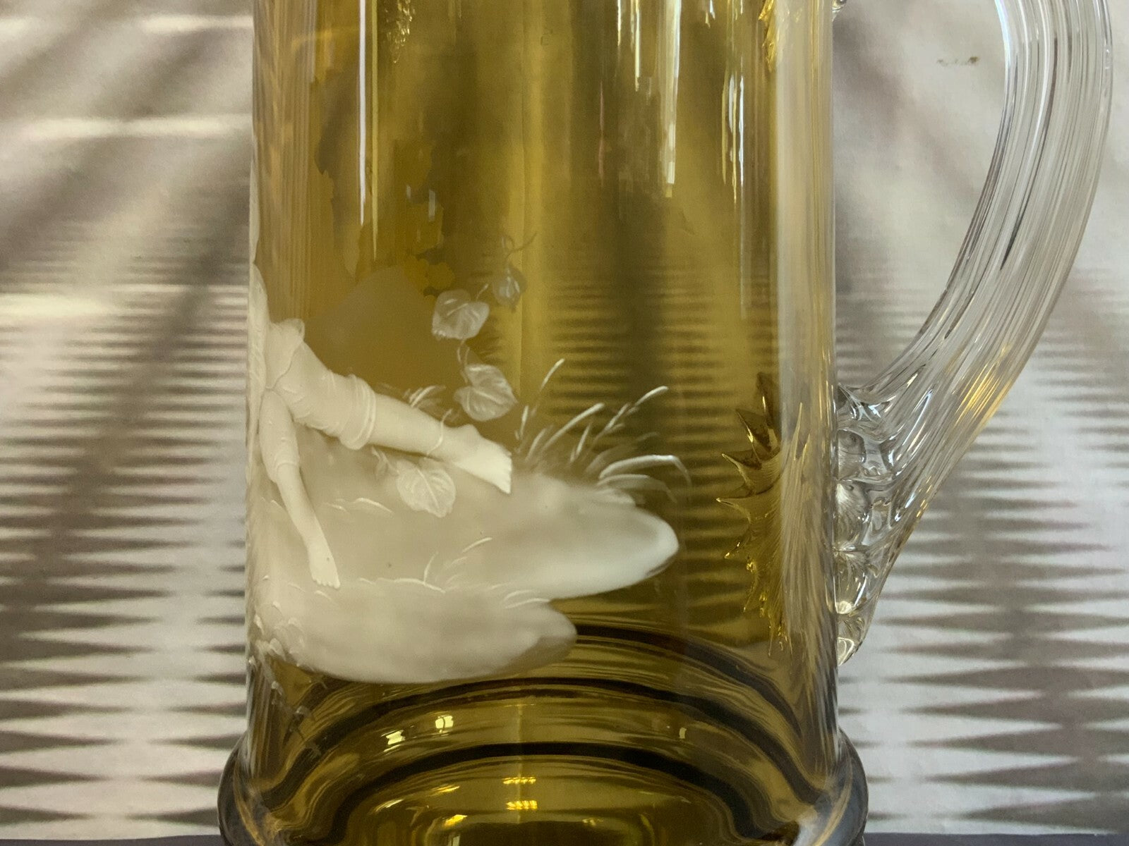 Kanne Romantische Szenerie gross antik Kanne aus Glas mit Dekor Kinder auf Wiese