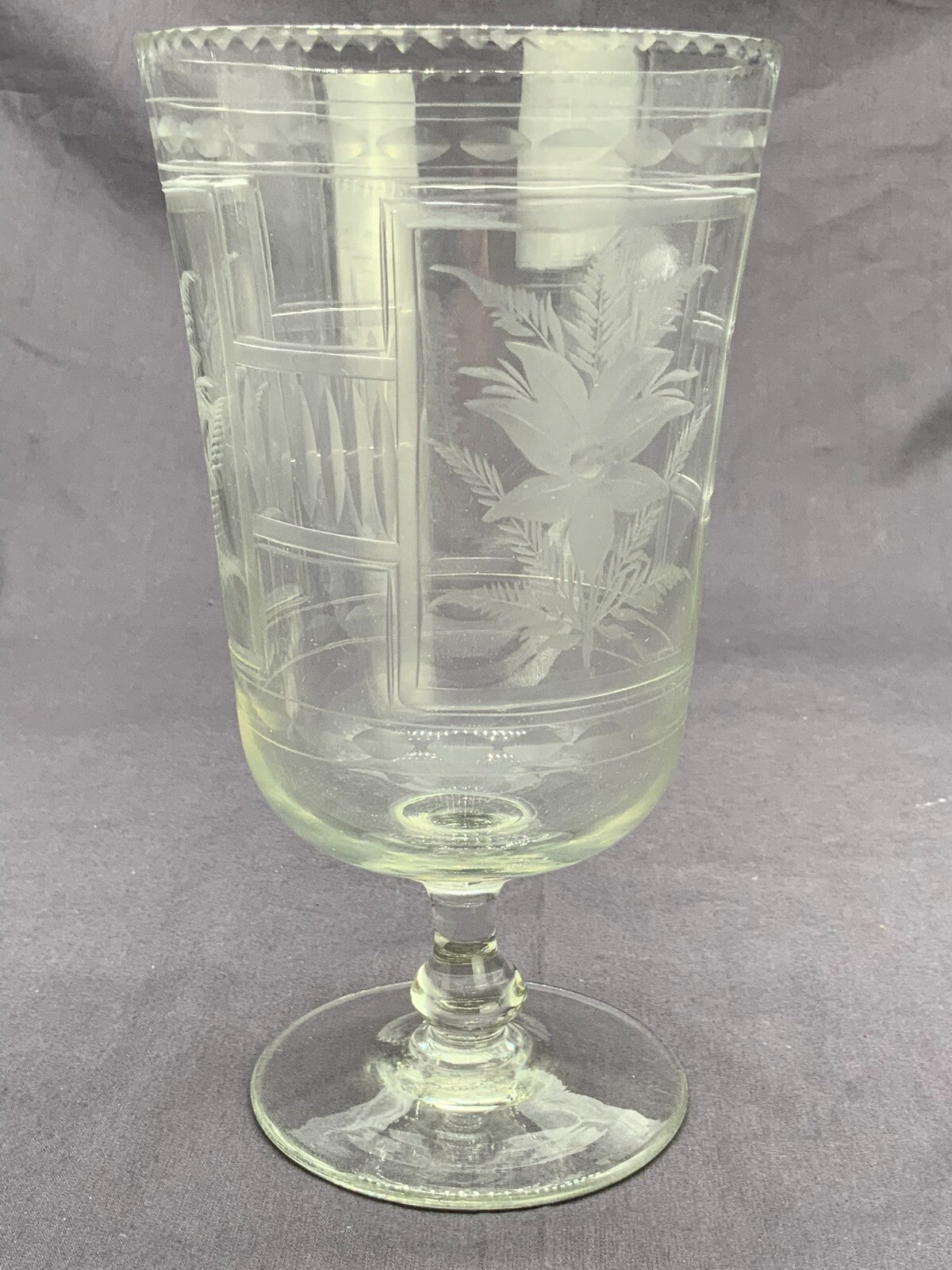 Antikes Prunkglas Glas Vase 20cm hoch feines Schleifdekor