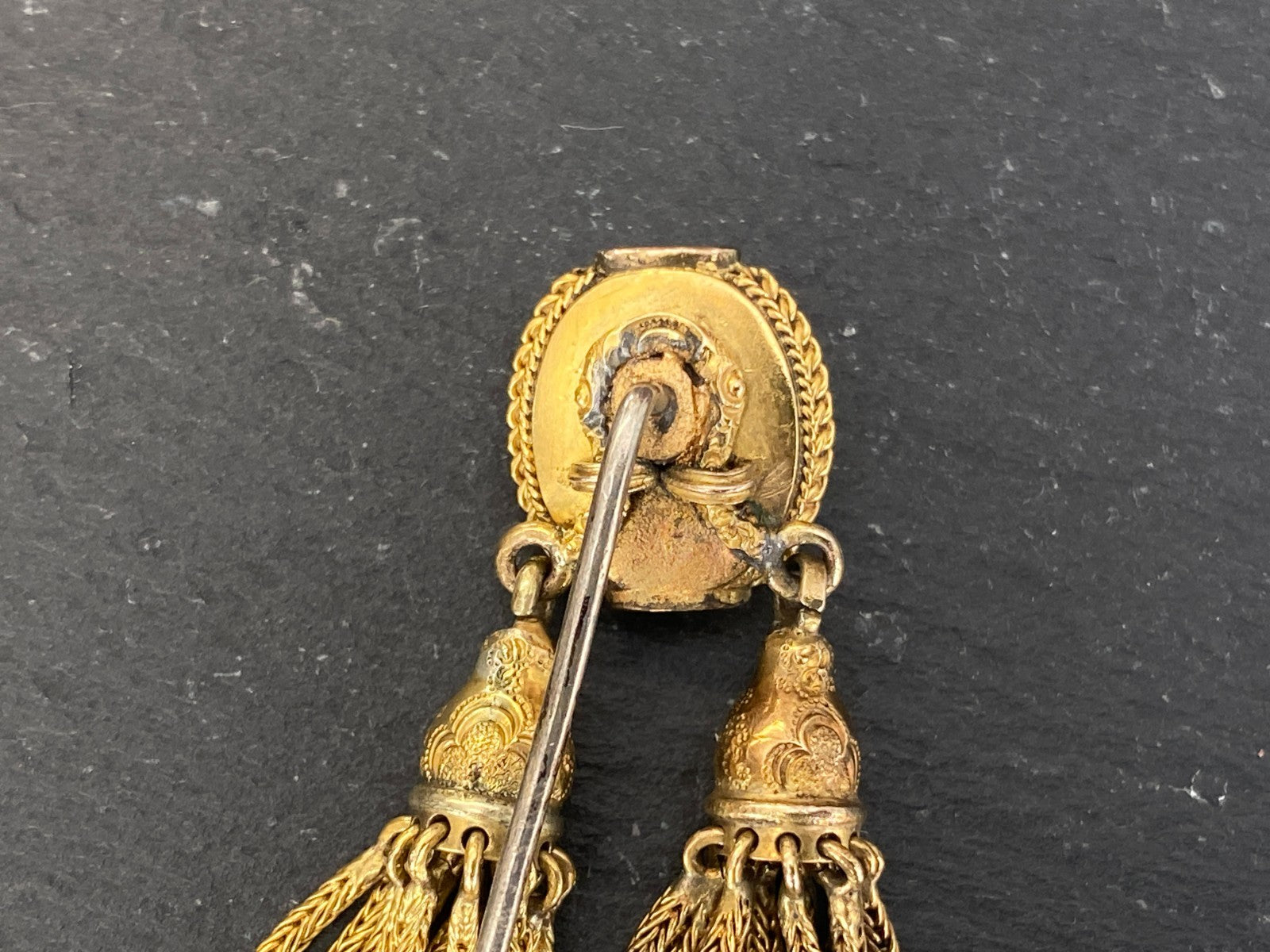 Antike Viktorianische Anstecknadel aus Gold Emaille Diamant und Saphire