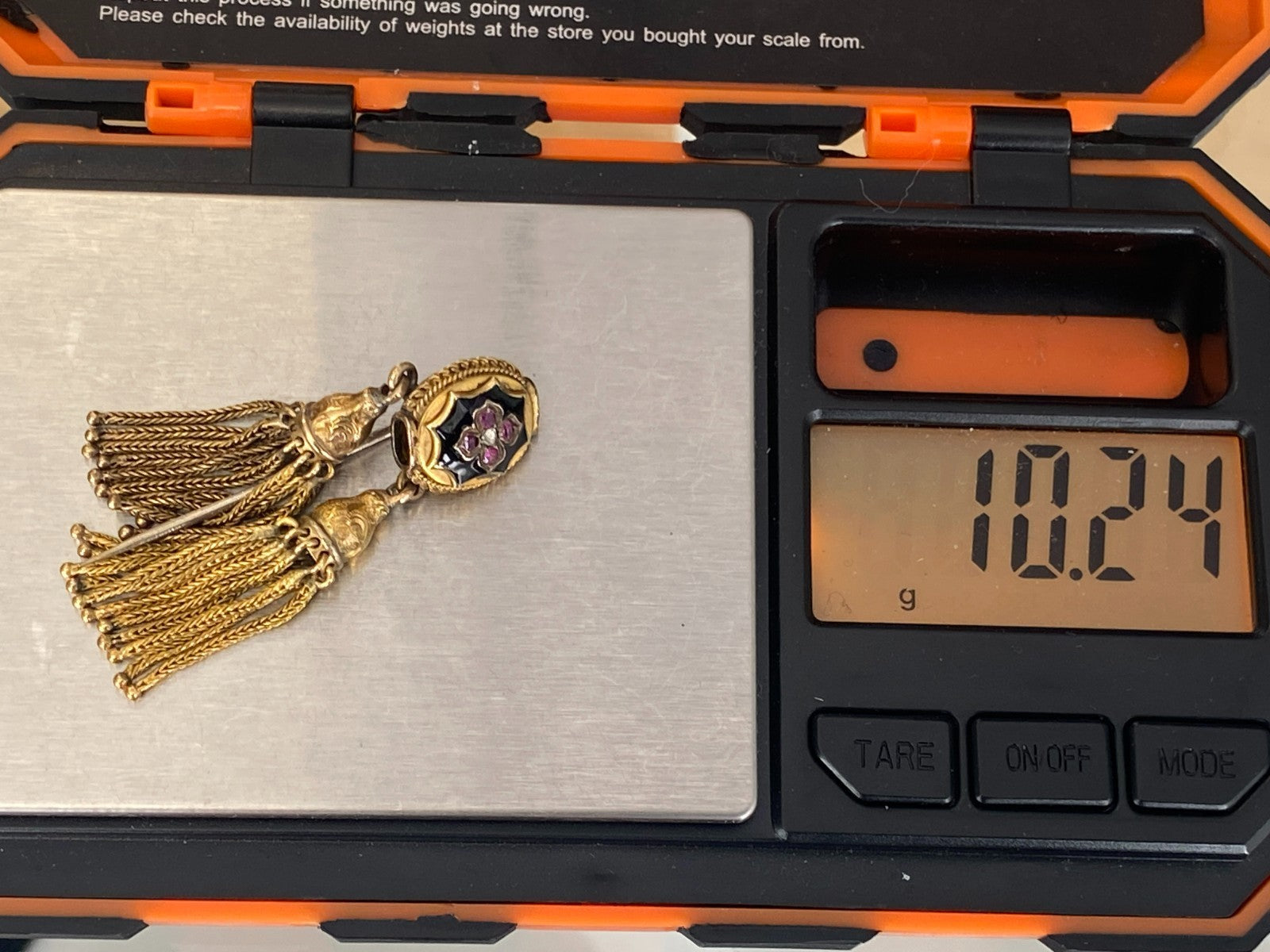 Antike Viktorianische Anstecknadel aus Gold Emaille Diamant und Saphire