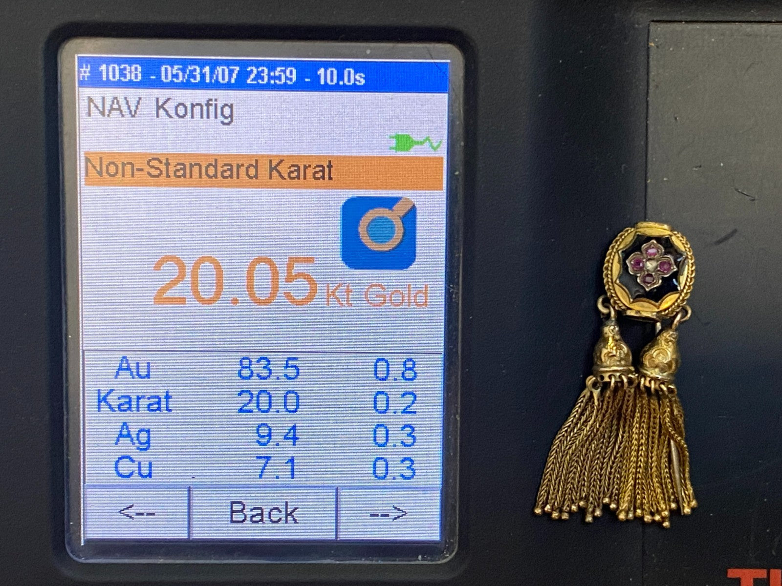 Antike Viktorianische Anstecknadel aus Gold Emaille Diamant und Saphire