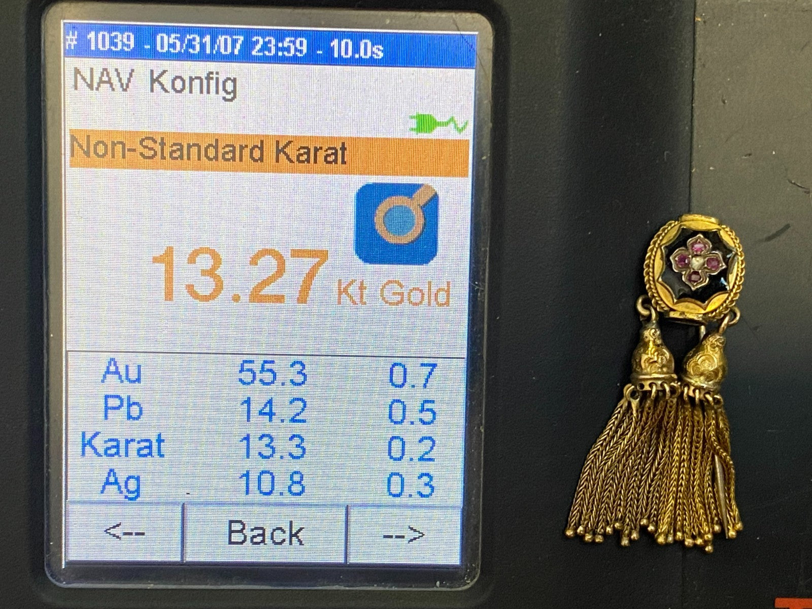 Antike Viktorianische Anstecknadel aus Gold Emaille Diamant und Saphire