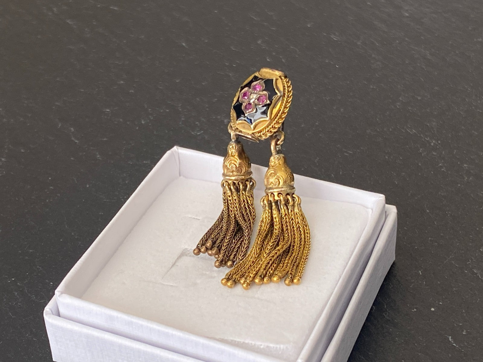 Antike Viktorianische Anstecknadel aus Gold Emaille Diamant und Saphire