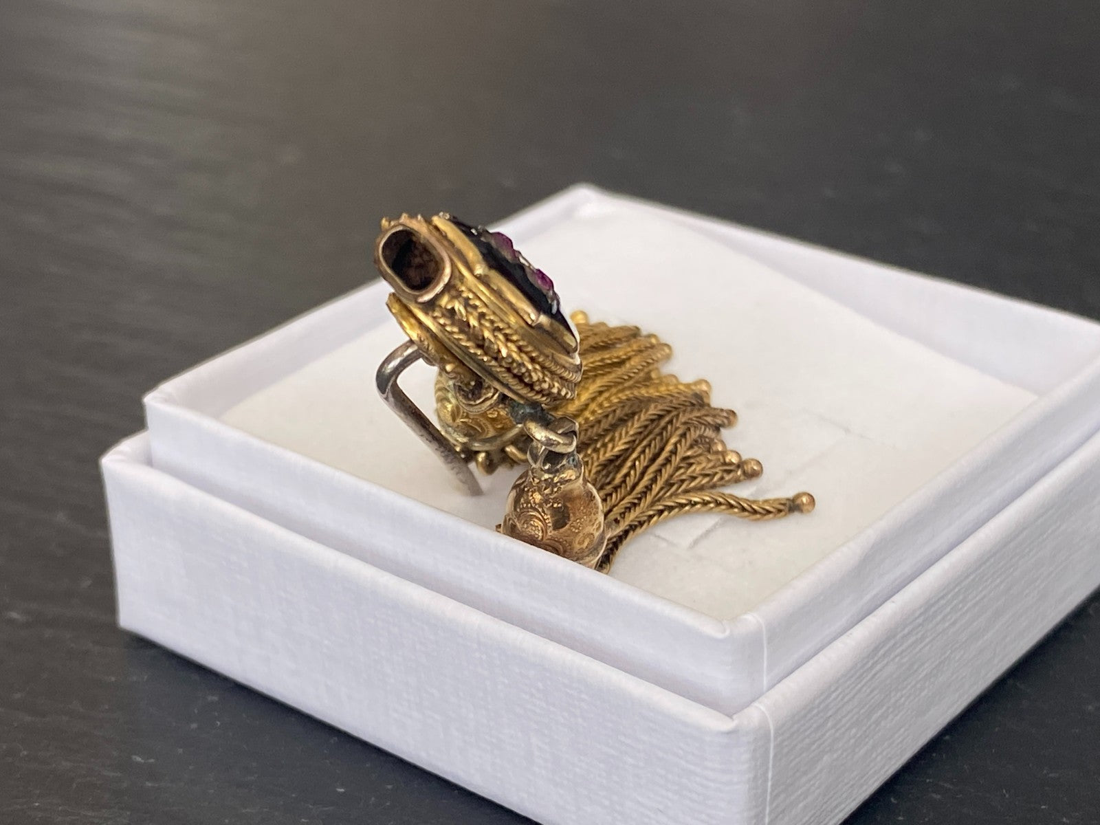 Antike Viktorianische Anstecknadel aus Gold Emaille Diamant und Saphire