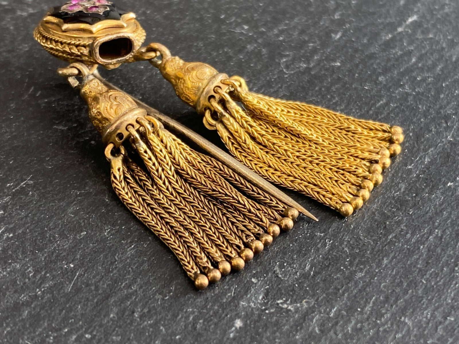 Antike Viktorianische Anstecknadel aus Gold Emaille Diamant und Saphire