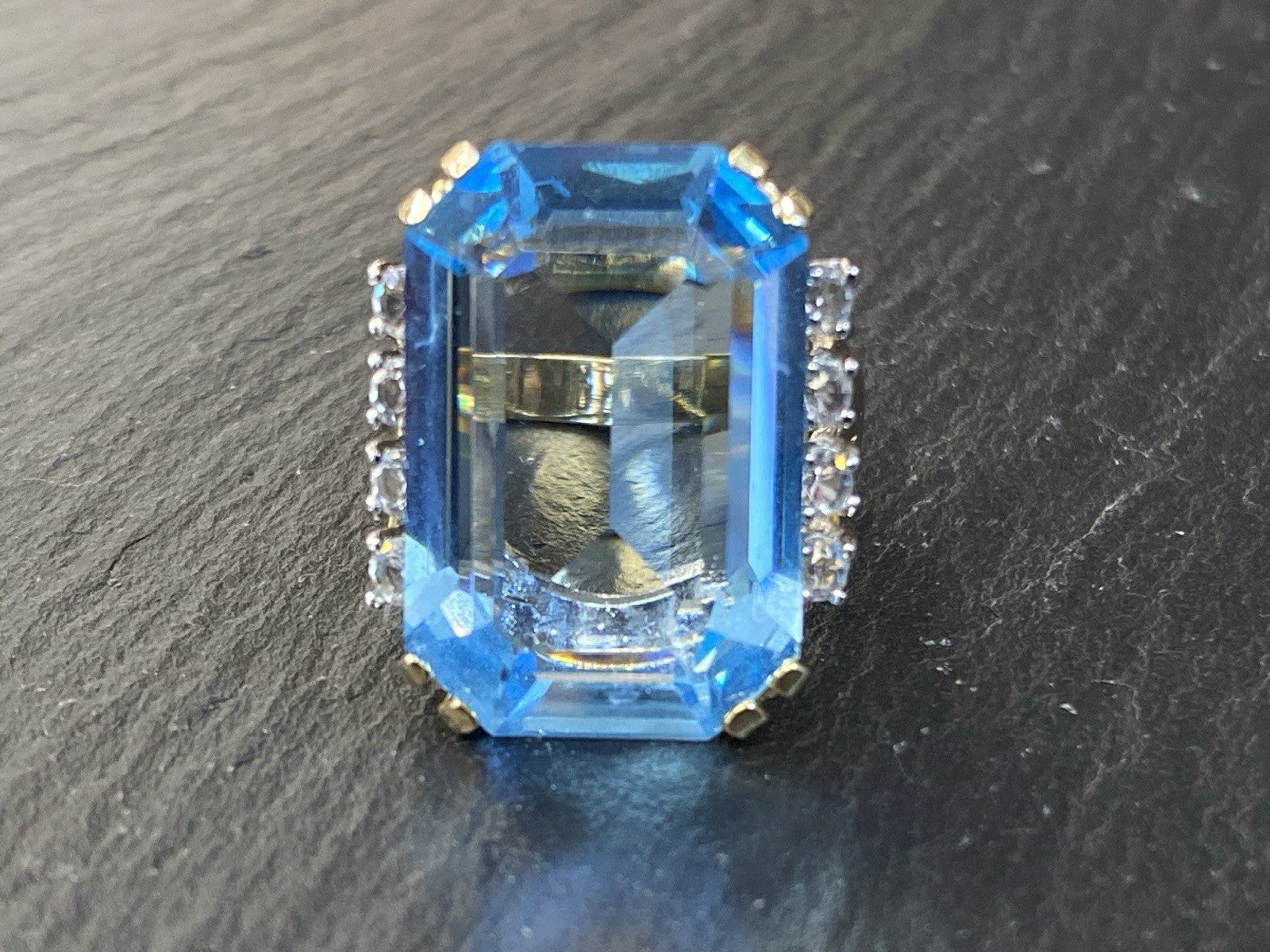 Auffälliger Ring Glasstein Glas Aquamarin Farbe Grösse 54 Metall vergoldet