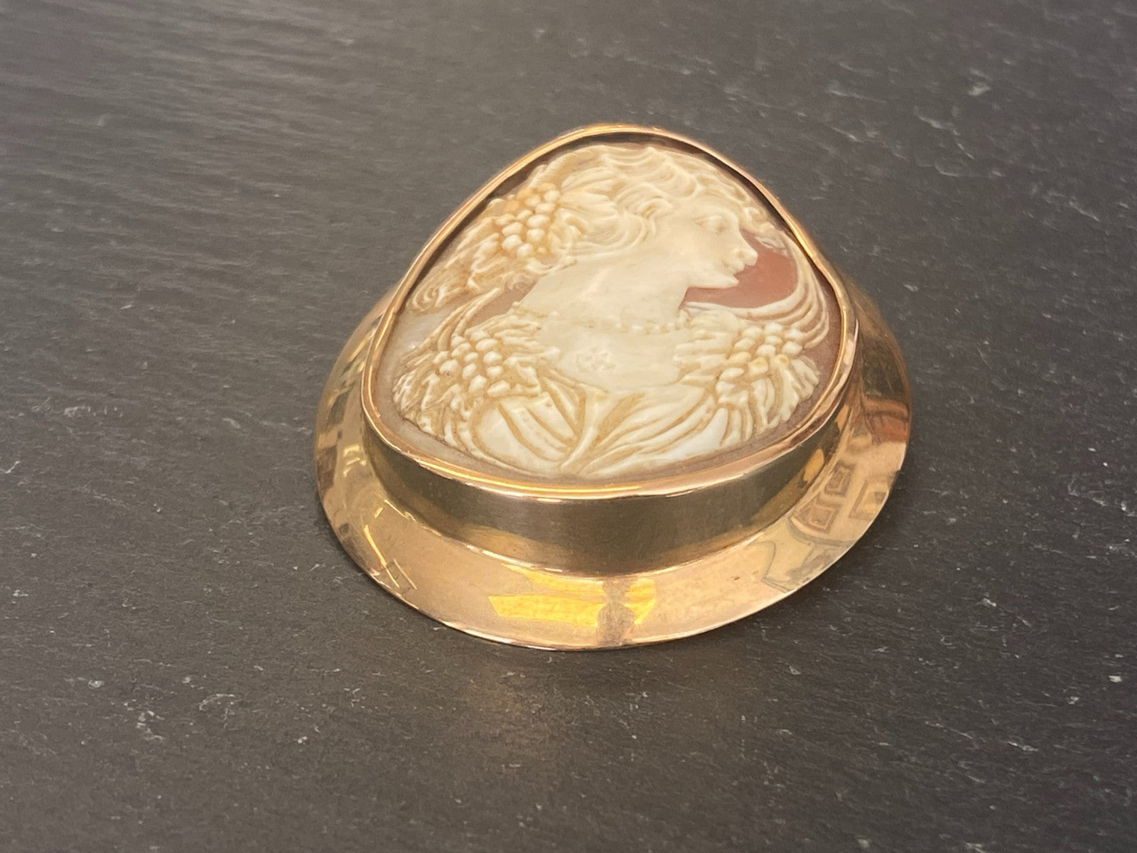 Grosse antike Brosche Gemme Kamee Fassung gelb Gold 12,7ct