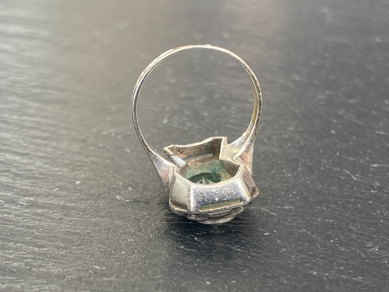 Antiker Art Deco Ring aus Silber mit Glassteinen Grösse 47