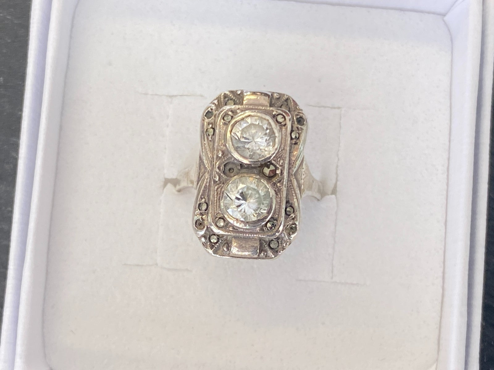 Antiker Art Deco Ring aus Silber mit Glassteinen Grösse 47