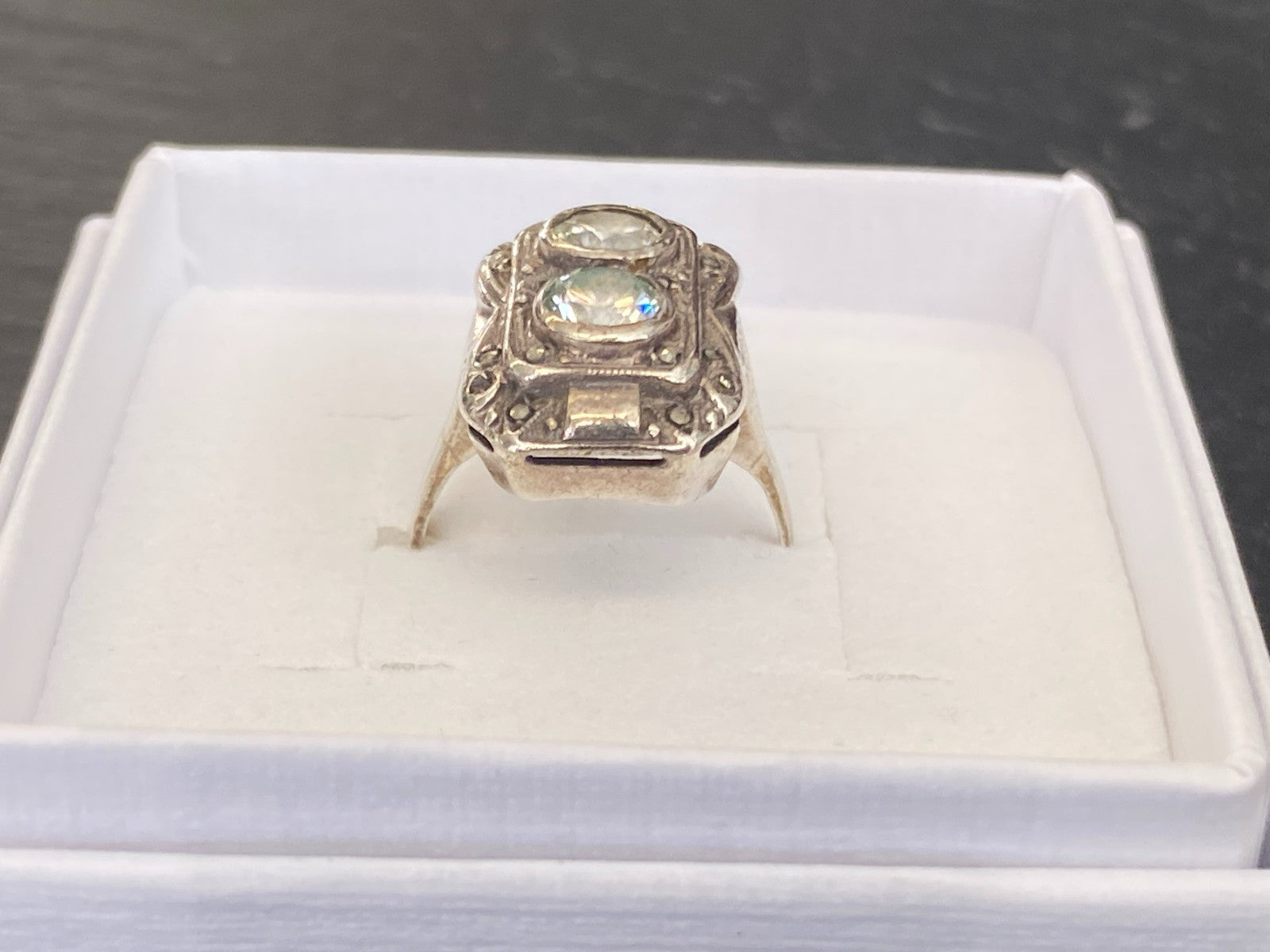 Antiker Art Deco Ring aus Silber mit Glassteinen Grösse 47