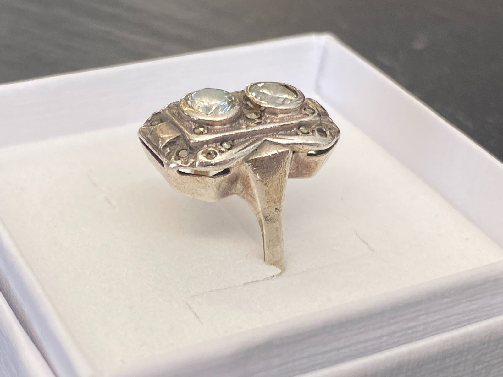 Antiker Art Deco Ring aus Silber mit Glassteinen Grösse 47
