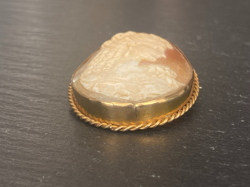 Grosse antike Brosche Gemme Kamee Fassung gelb Gold 9K 375