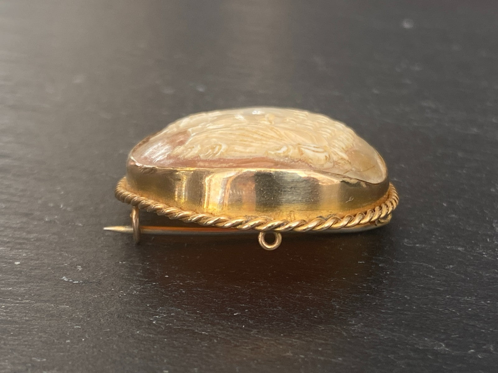 Grosse antike Brosche Gemme Kamee Fassung gelb Gold 9K 375