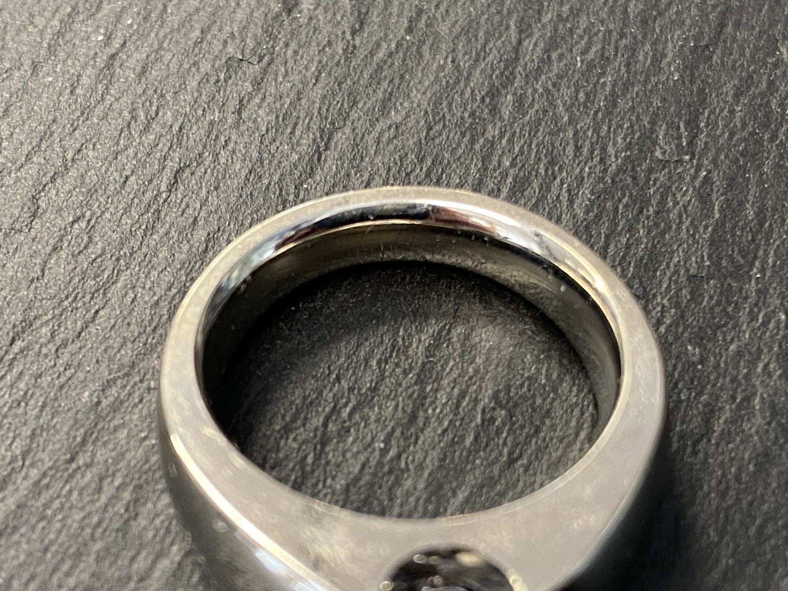 Eleganter Ring aus Titan Cubic Zirkonia Grösse 56