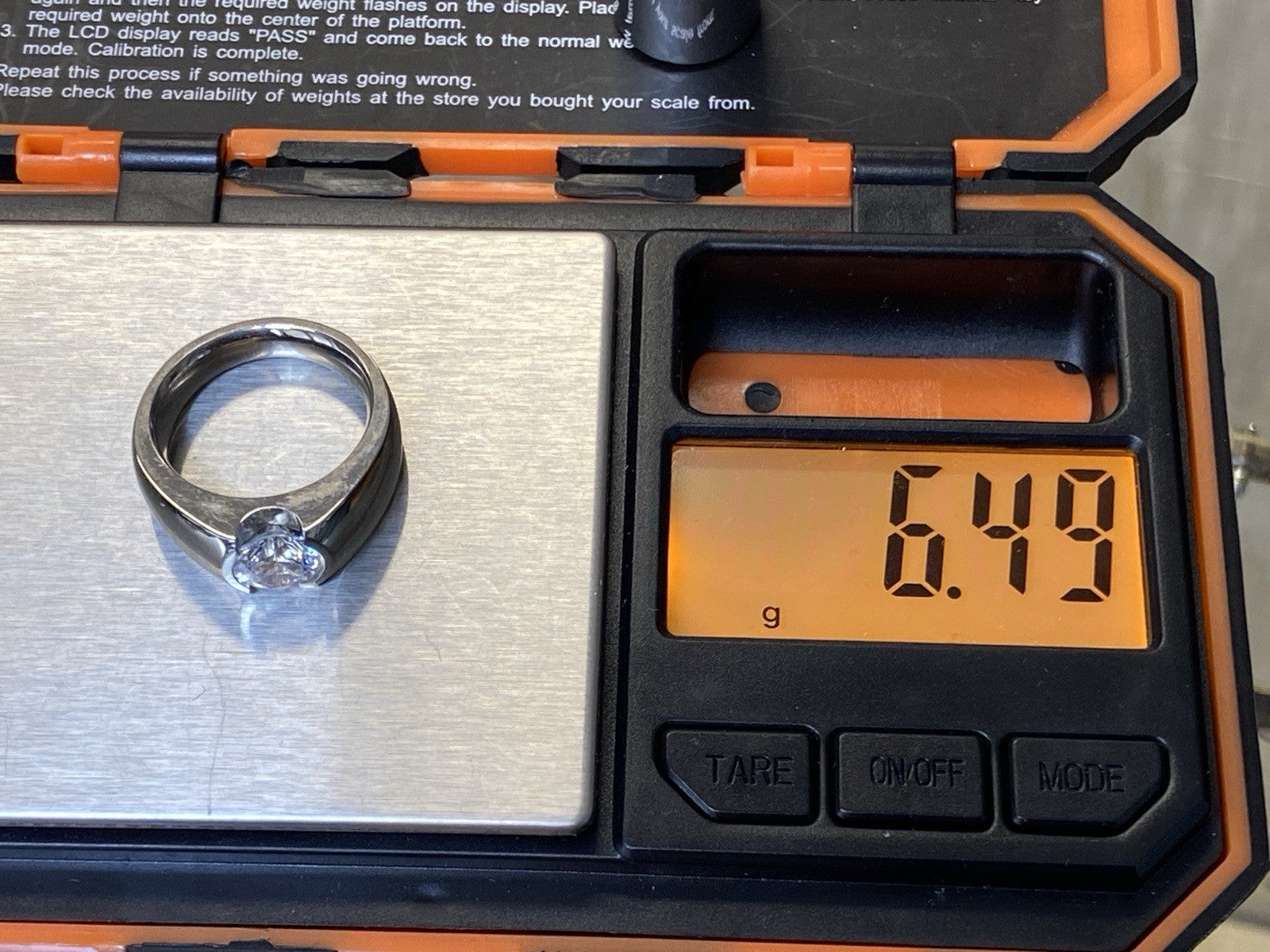 Eleganter Ring aus Titan Cubic Zirkonia Grösse 56